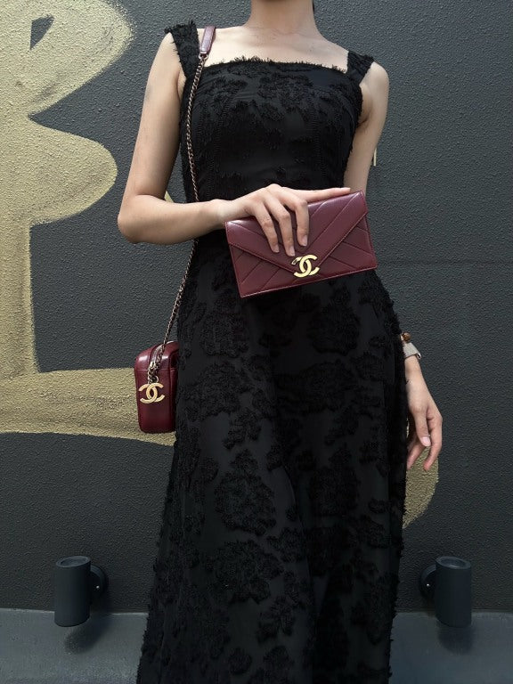 CHANEL Chevron V-stitch Red Calfskin Leather Flap Chain Crossbody Bag With Gold Hardware