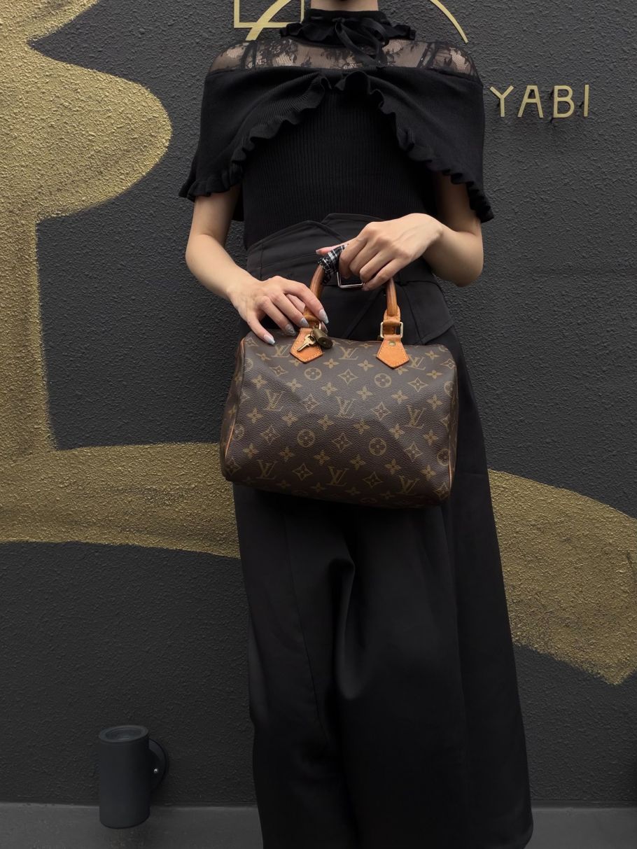 LOUIS VUITTON Monogram Speedy 25 Boston Handbag Brown Classic Canvas Tan Patina Calfskin Trim Original Padlock and Key Included Timeless Iconic Vintage Casual Everyday Bag