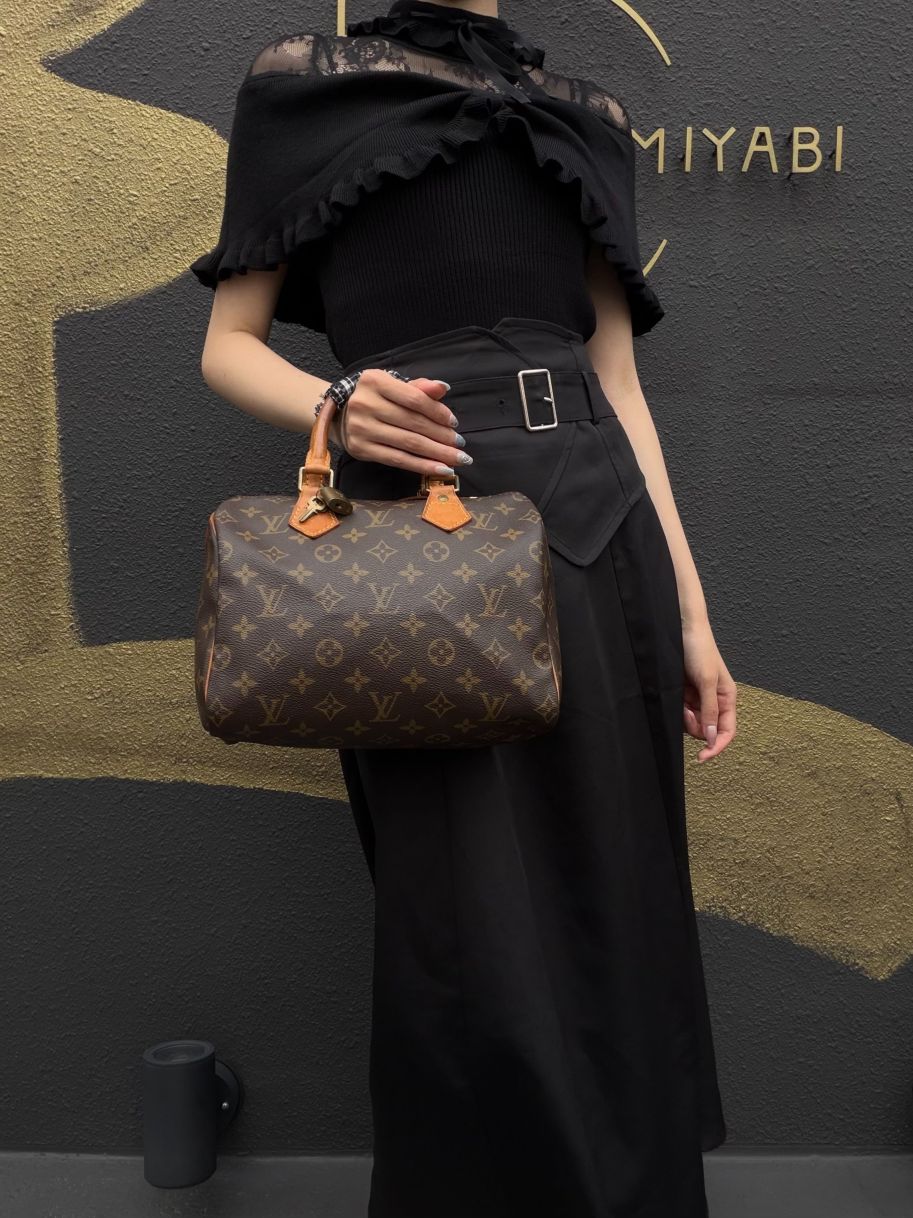 LOUIS VUITTON Monogram Speedy 25 Boston Handbag Brown Classic Canvas Tan Patina Calfskin Trim Original Padlock and Key Included Timeless Iconic Vintage Casual Everyday Bag