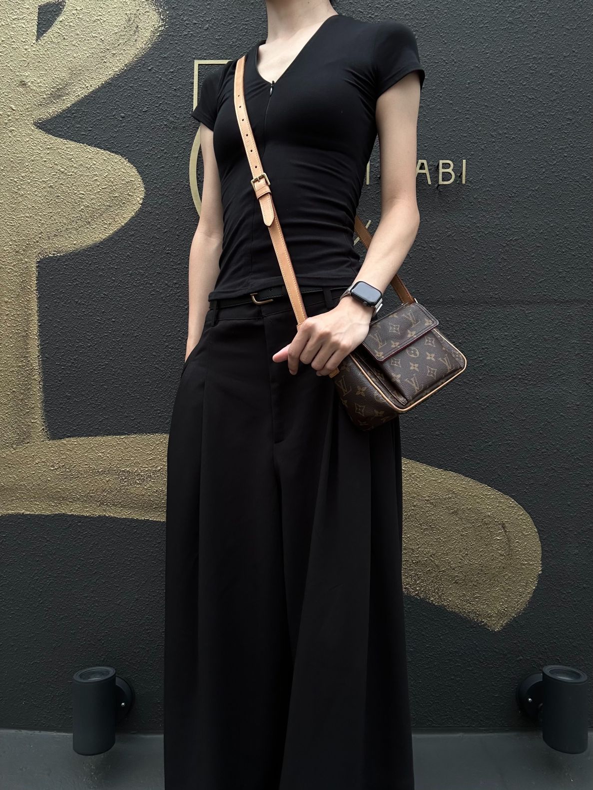 LOUIS VUITTON Monogram Viva Cite PM Shoulder Bag  　brown　Gold Hardware