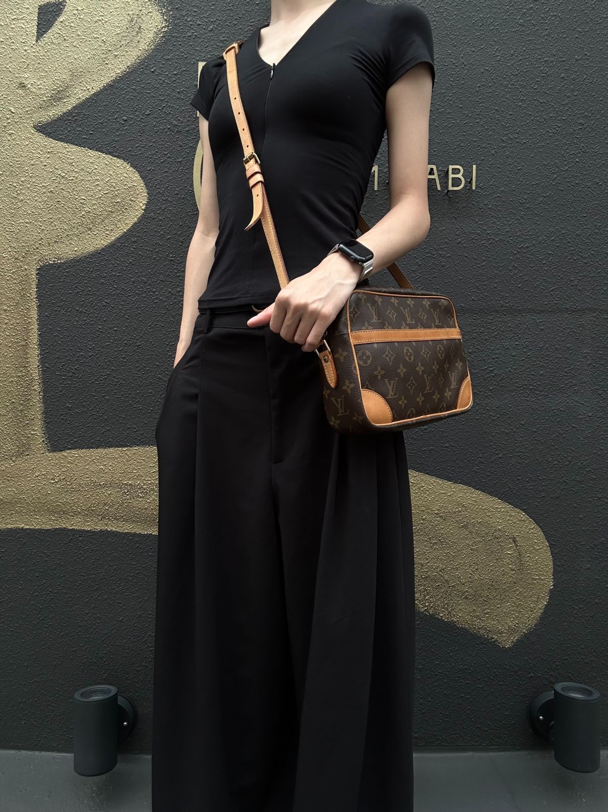 LOUIS VUITTON Monogram Trocadero 27 Shoulder Bag 　 Brown