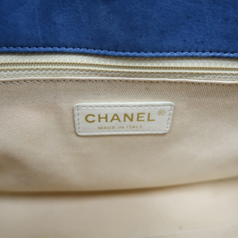 CHANEL Matelasse Shoulder Bag Calfskin Navy Blue Gold Hardware