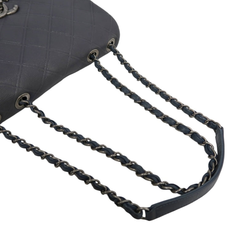 CHANEL Matelassé Calfskin Shoulder Bag Black Gold-Tone Hardware