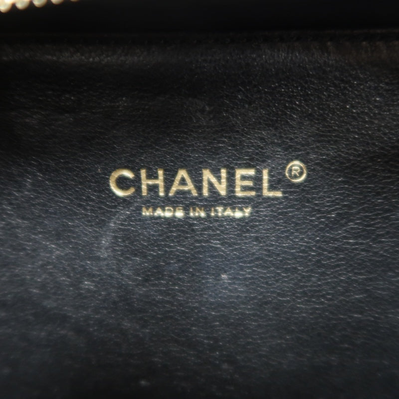 CHANEL CC Filigree Caviar Leather Handbag White/Black Gold-Tone Hardware with Shoulder Strap