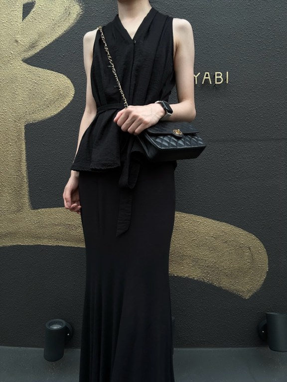CHANEL Matelasse Shoulder Bag, Black Lambskin, Gold-Tone Hardware, Quilted Flap, Crossbody Style