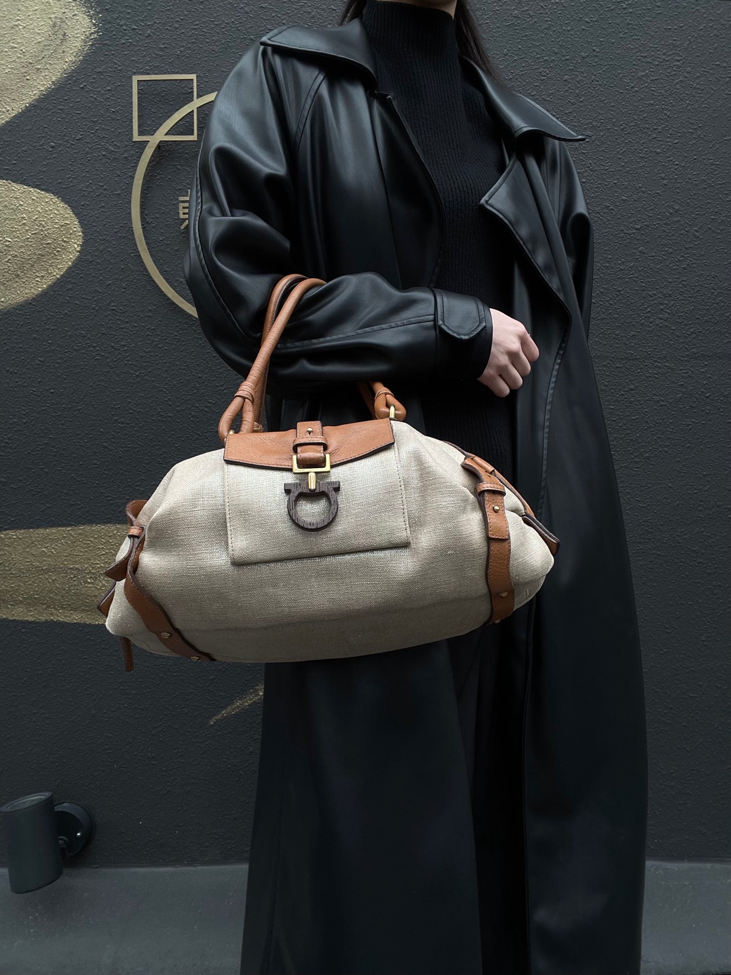 FERRAGAMO shoulder bag, canvas, beige, gold hardware, calfskin leather