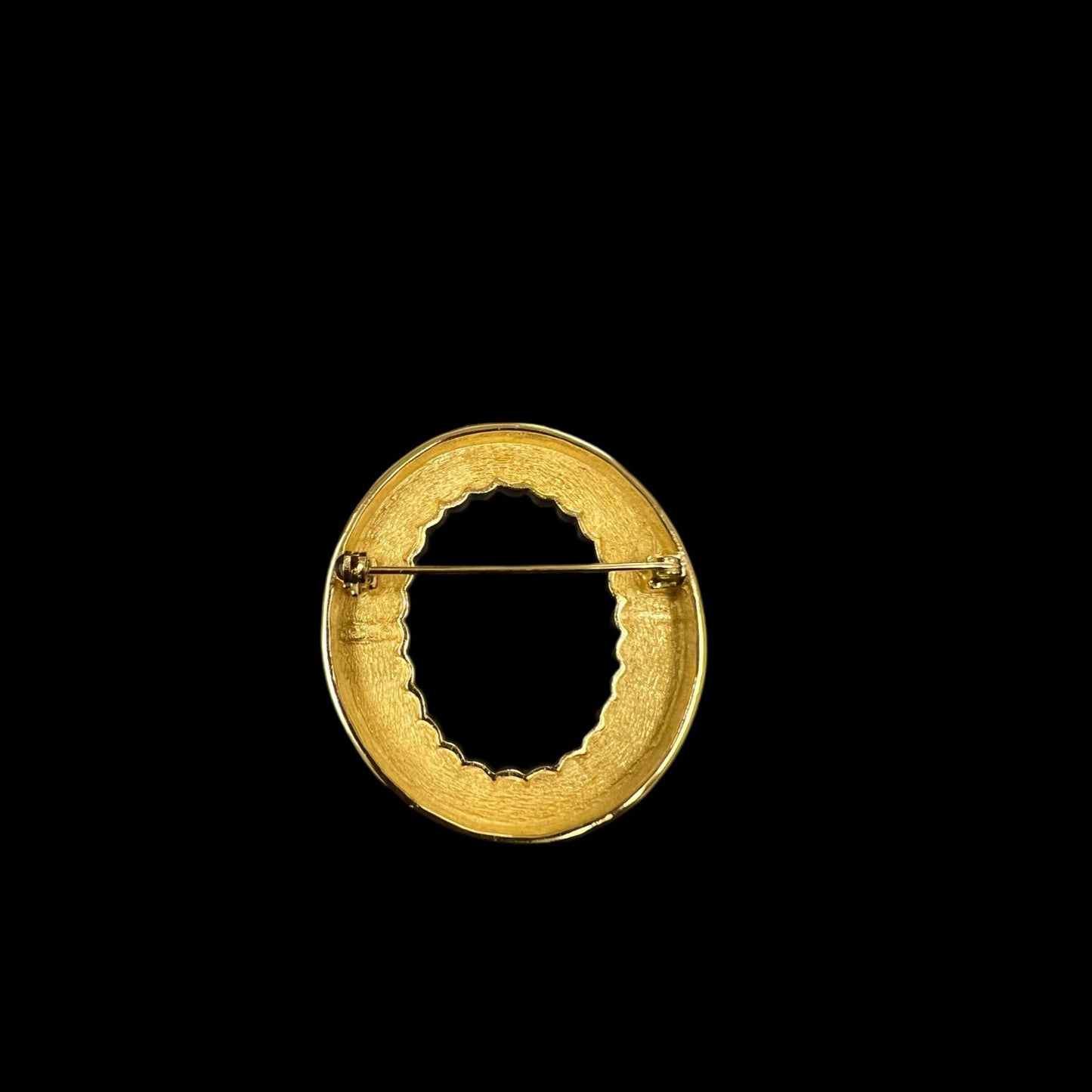 DIOR oval brooch, gold hardware, alloy, with box