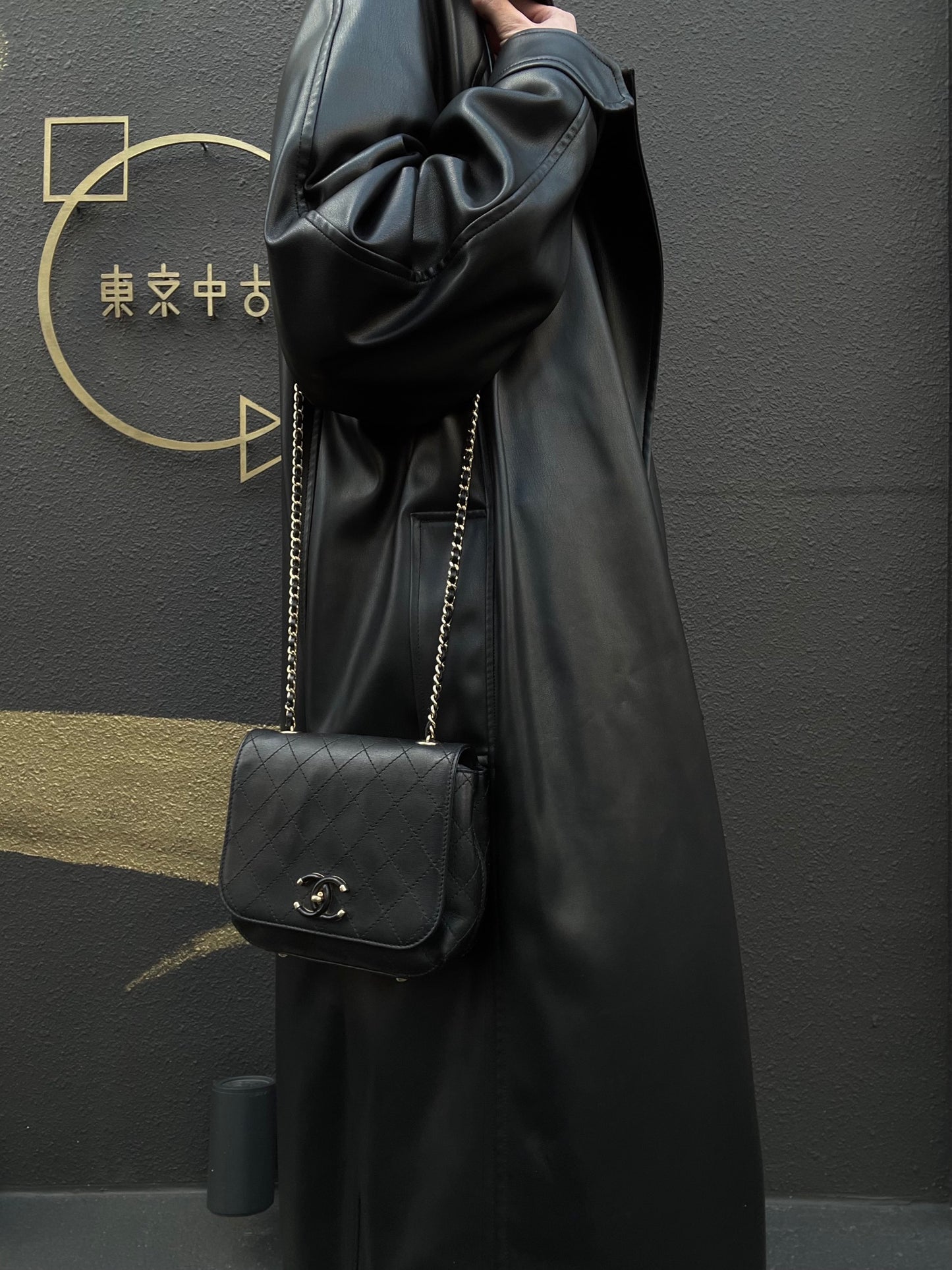 CHANEL Matelasse Handbag, Calfskin, Black, Gold Hardware