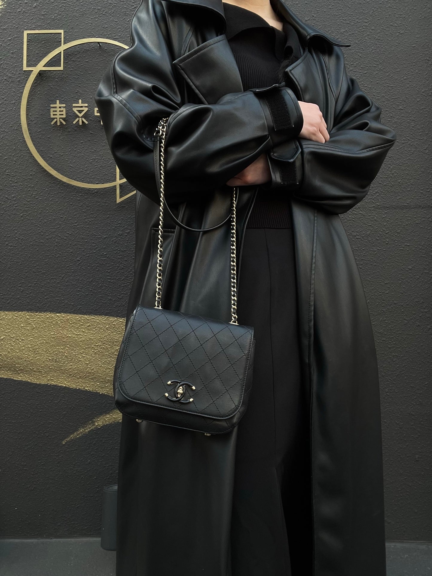 CHANEL Matelasse Handbag, Calfskin, Black, Gold Hardware