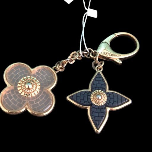 LOUIS VUITTON Keychain, Gold Color LV Louis Vuitton Keychain Bag Charm, Acrylic Transparent Four-Leaf Clover, Navy Blue Four-Pointed Star