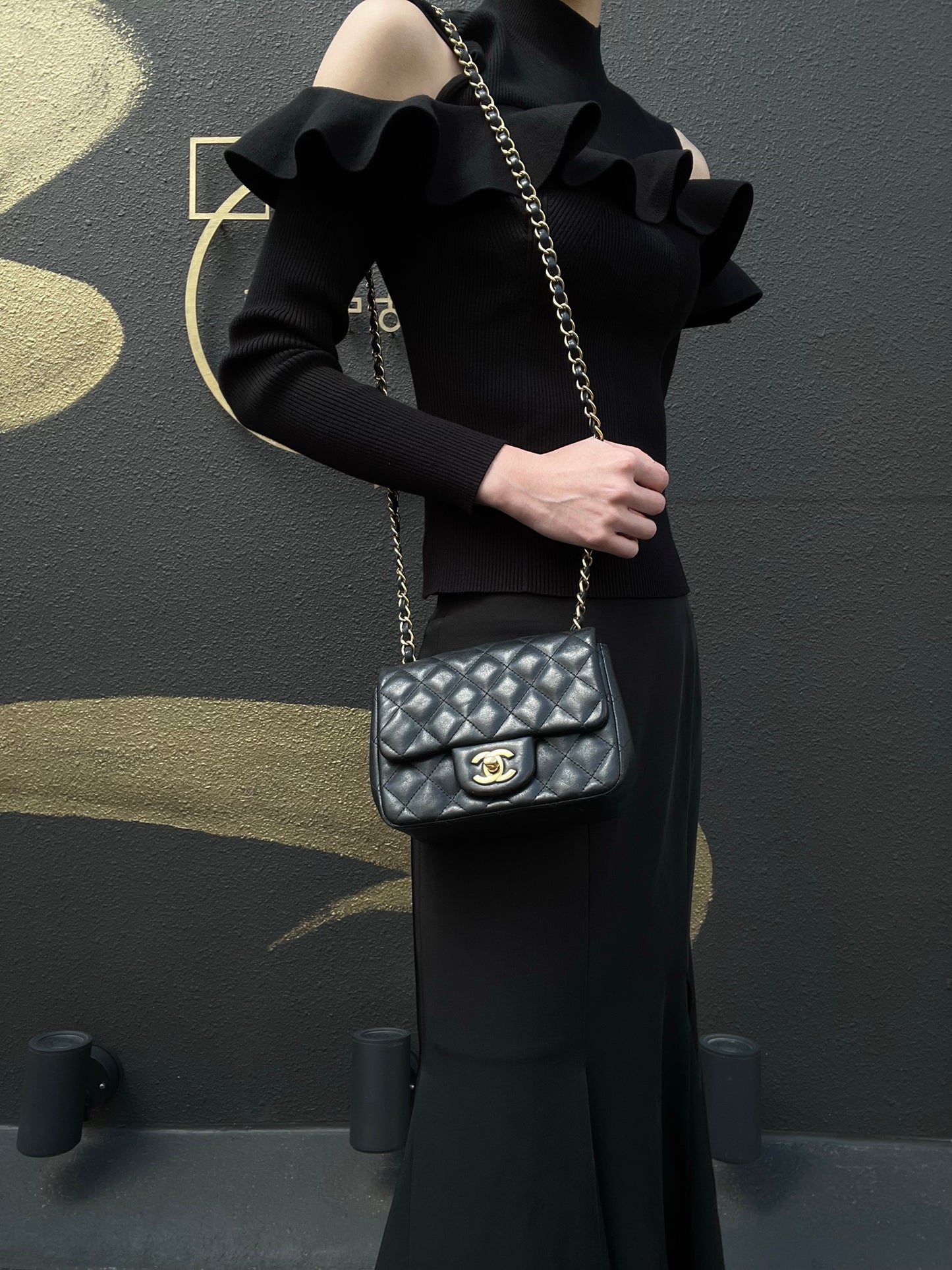 CHANEL Matelasse Shoulder Bag, Lambskin, Black, Gold-tone Hardware