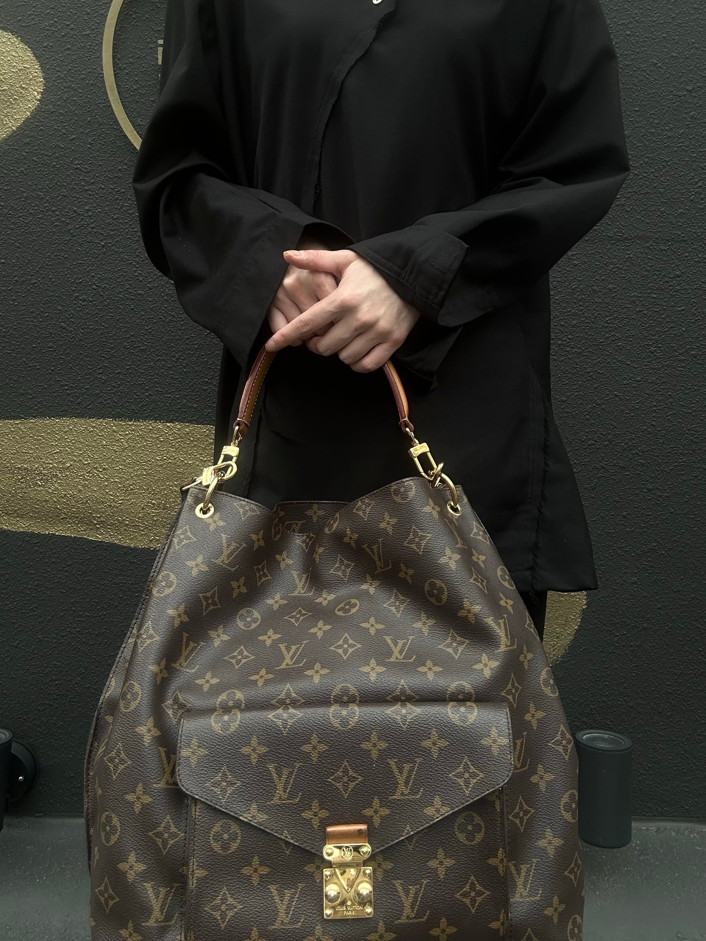 LOUIS VUITTON Metis Monogram Brown Shoulder Bag with Shoulder Strap