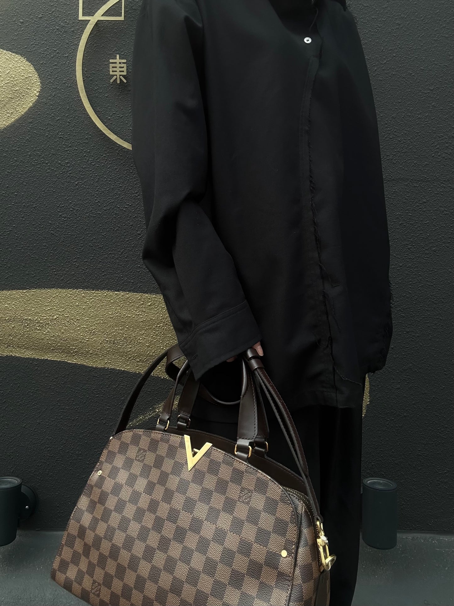 LOUIS VUITTON (Louis Vuitton), Kensington Bowling, Monogram, handbag, brown, with shoulder strap.