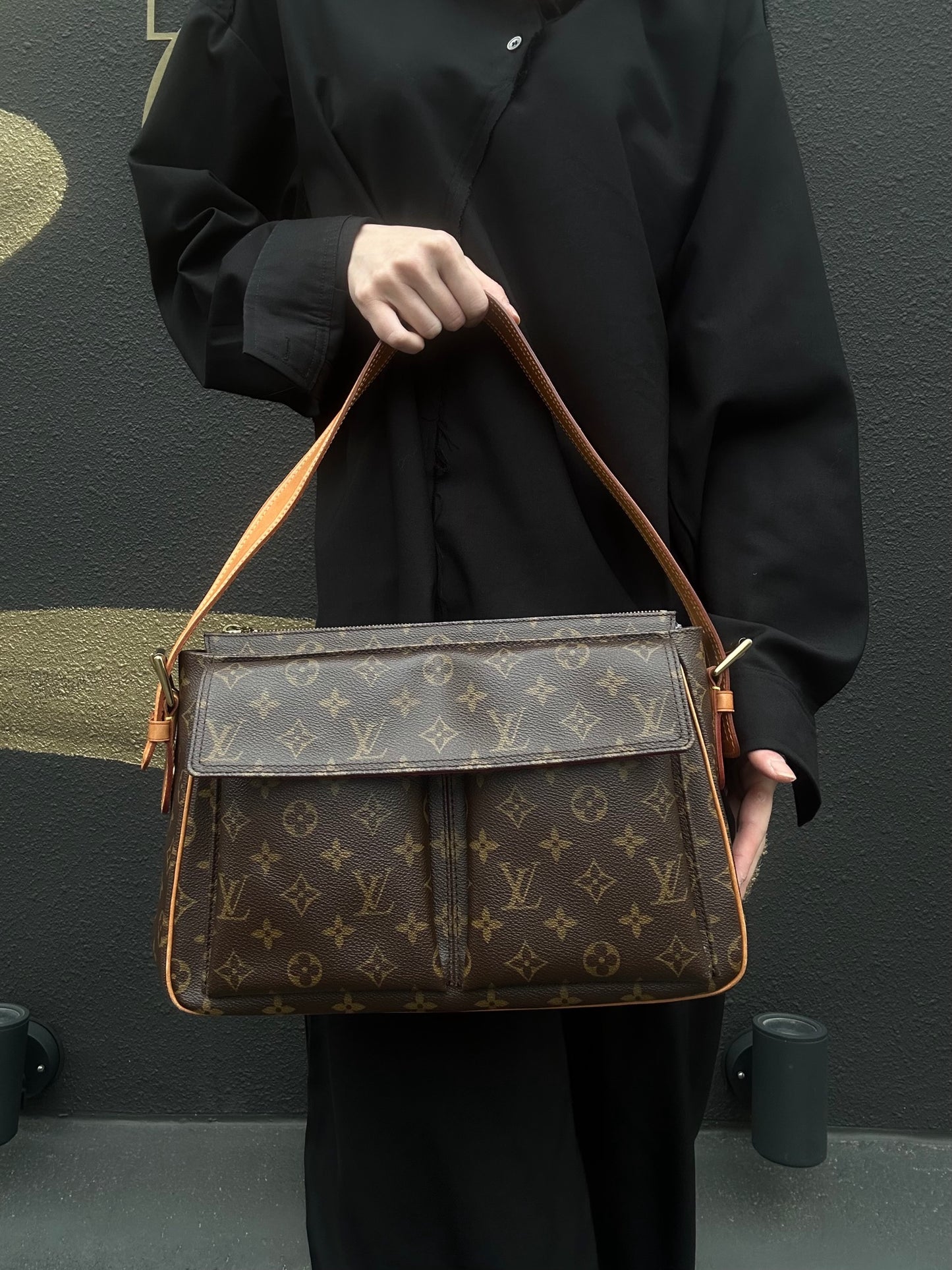 LOUIS VUITTON Viva Cite GM, Brown Monogram, Top Handle/Shoulder Bag