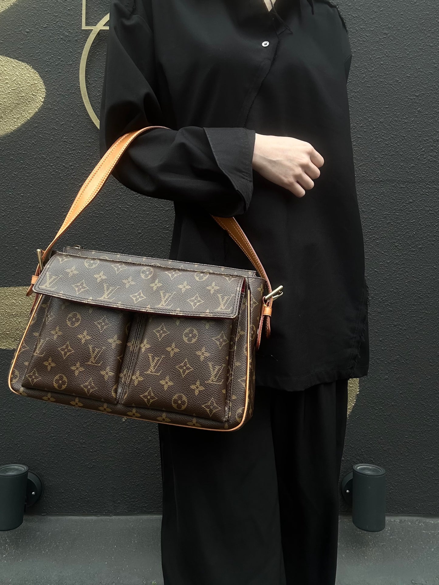 LOUIS VUITTON Viva Cite GM, Brown Monogram, Top Handle/Shoulder Bag
