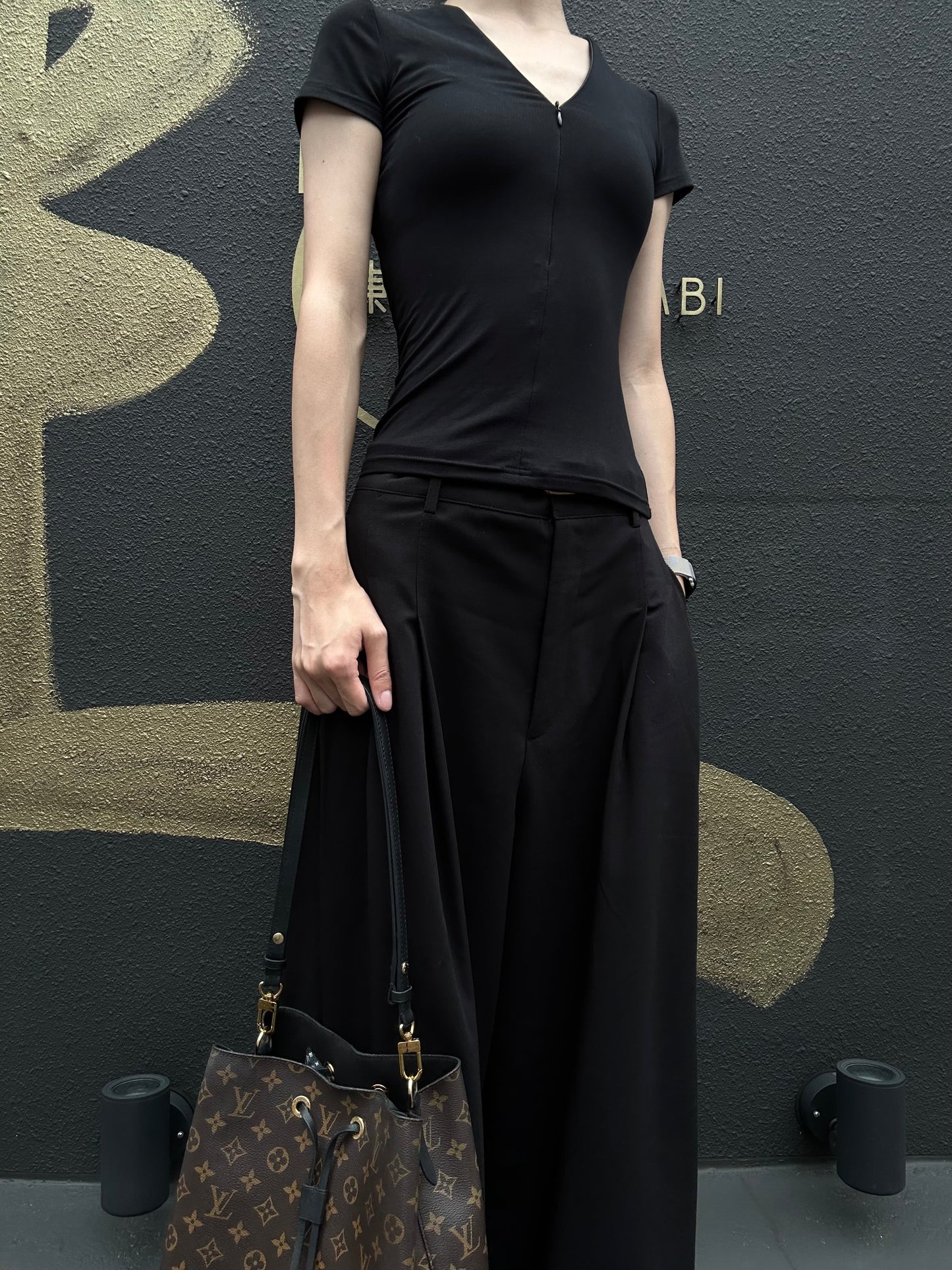 LOUIS VUITTON NeoNoe Monogram PVC Drawstring Bucket Shoulder Bag Brown/Black Gold-Tone Hardware