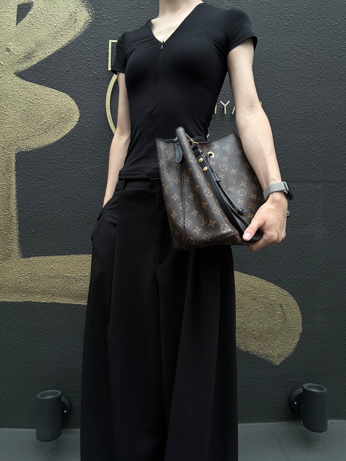 LOUIS VUITTON NeoNoe Monogram PVC Drawstring Bucket Shoulder Bag Brown/Black Gold-Tone Hardware