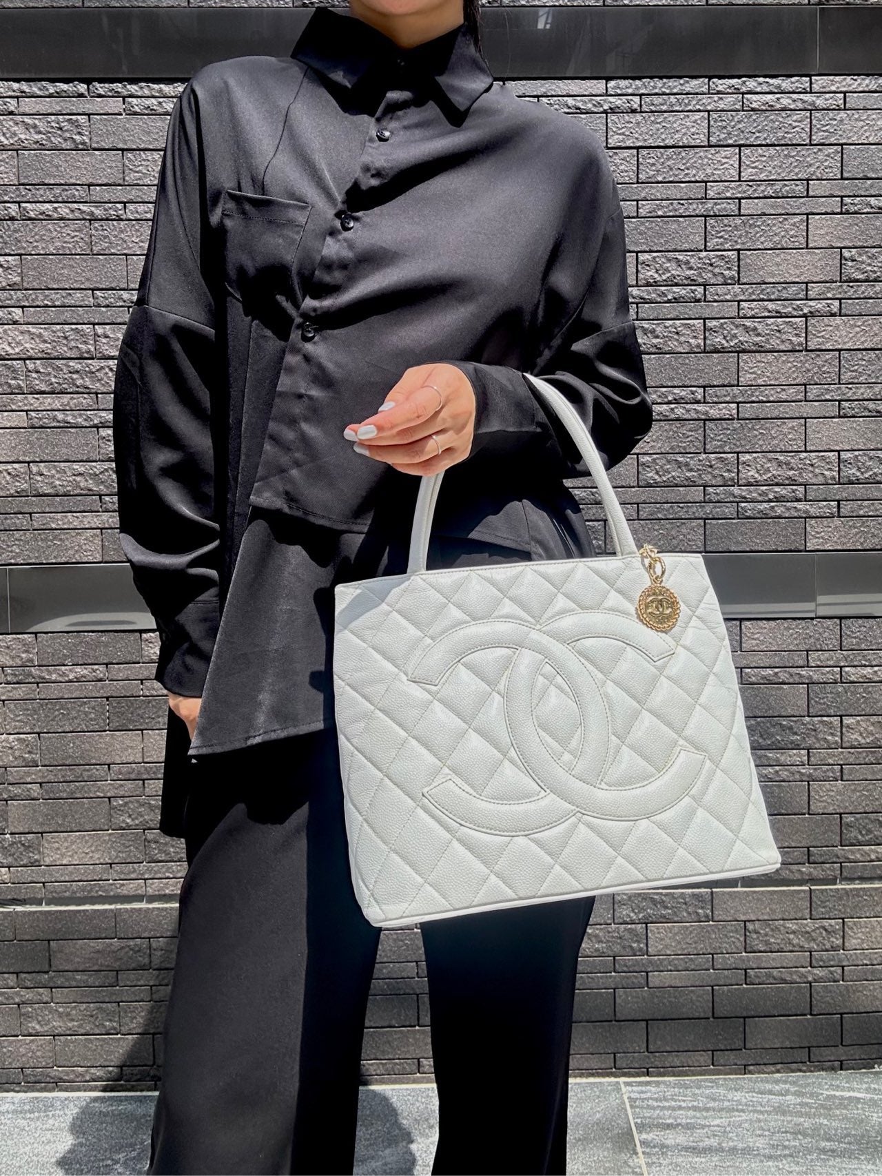 Chanel White Caviar Leather Reissue Matelasse Tote Bag (7 Series) with Gold-Tone Hardware and Guarantee Card