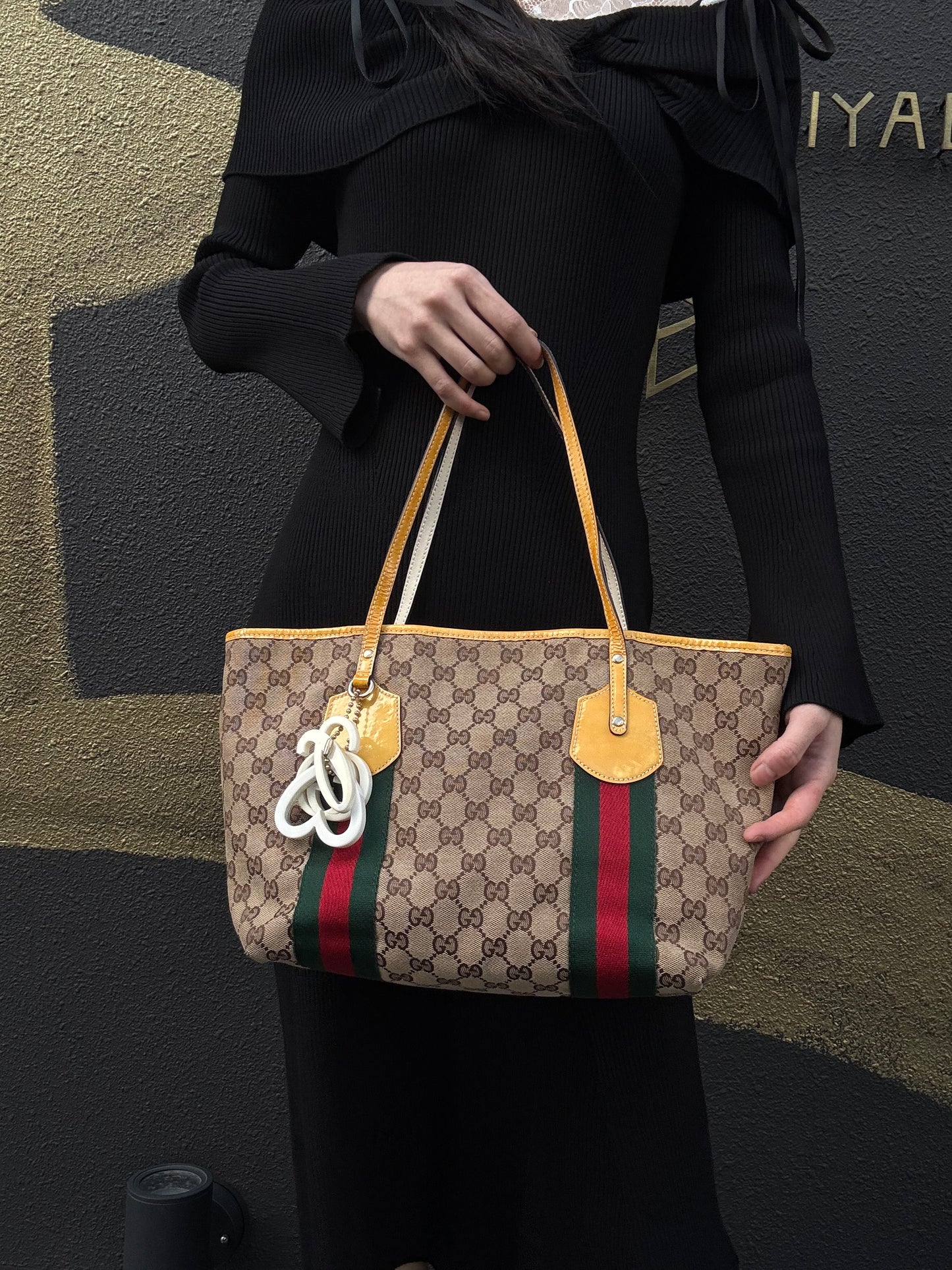 Gucci GG Canvas Sherry Line Tote Bag Beige / Yellow / With Logo Charm / GG Canvas
