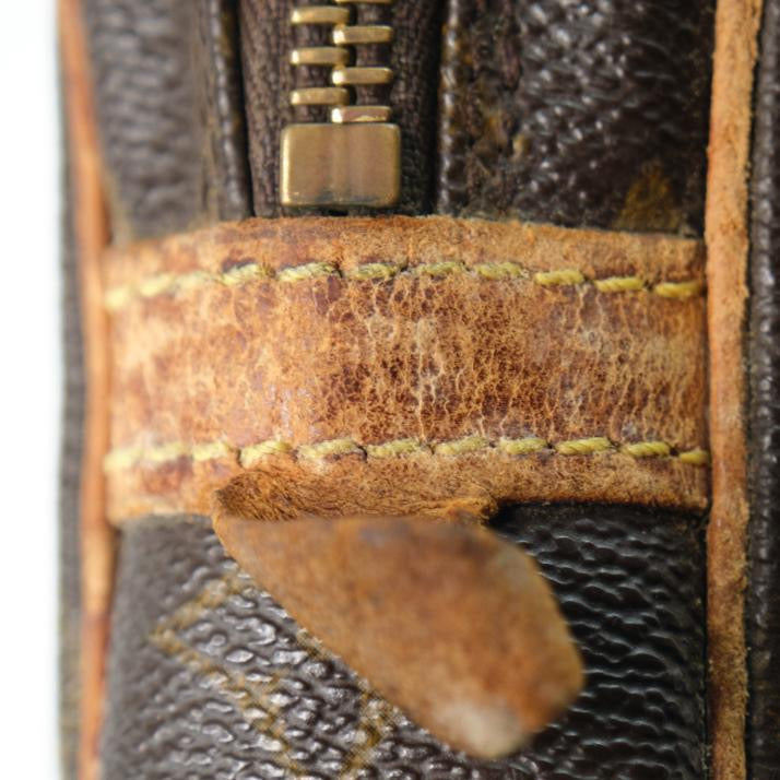 LOUIS VUITTON Monogram Canvas Clutch Bag (Toiletry Pouch), Grade C