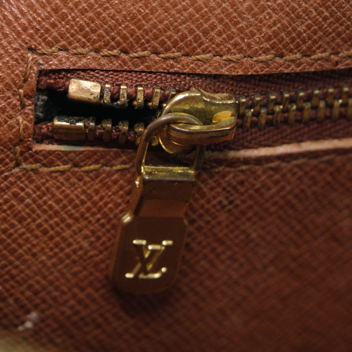 LOUIS VUITTON Monogram Canvas Clutch Bag (Toiletry Pouch), Grade C