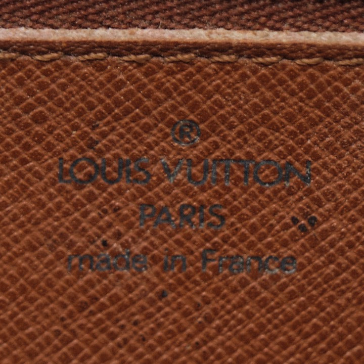 LOUIS VUITTON Monogram Canvas Clutch Bag (Toiletry Pouch), Grade C