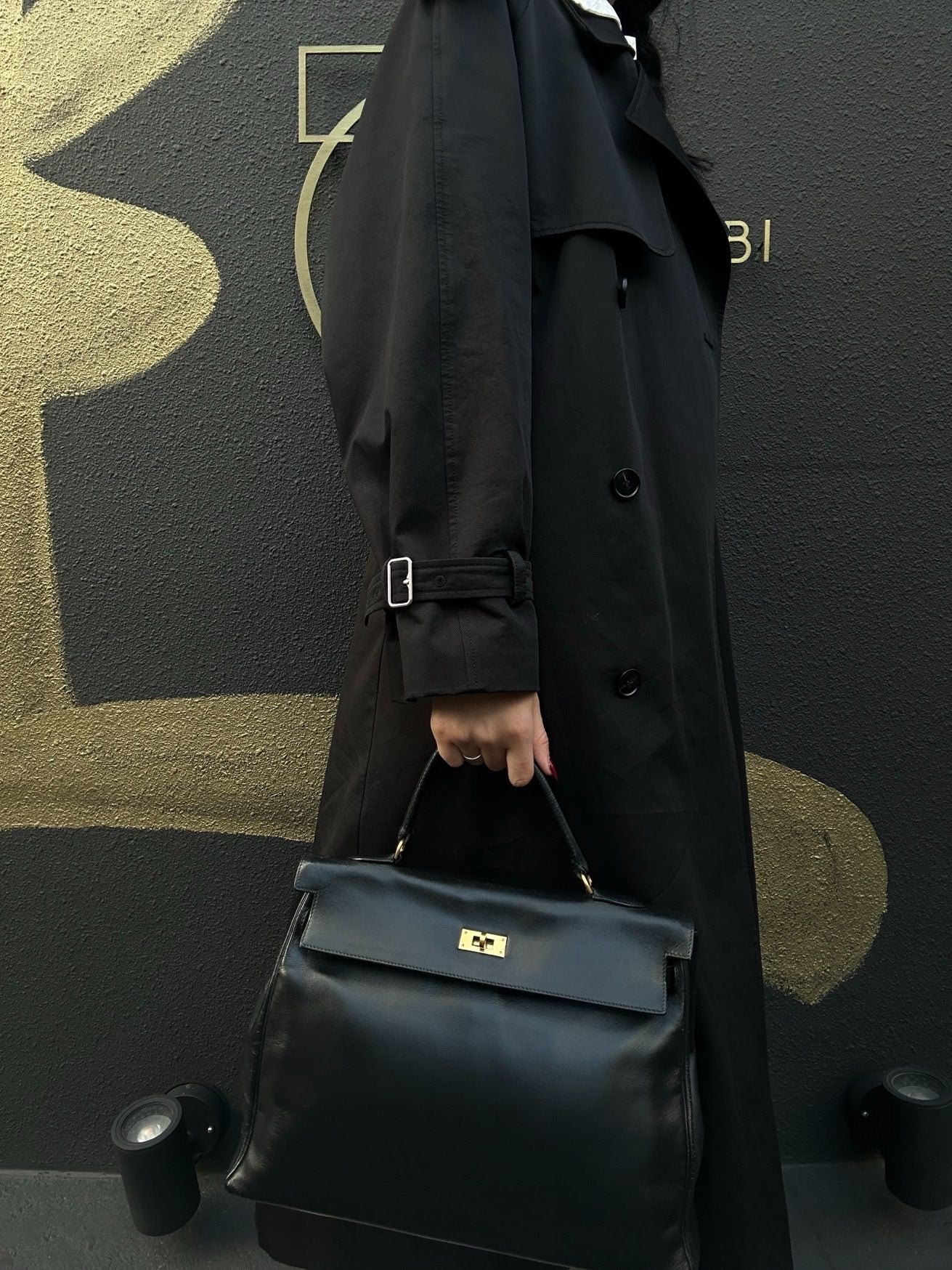 Hermes Kelly 34 Handbag, Black Chevre Leather with Gold Hardware, Comes with Dust Bag and 2 Keys