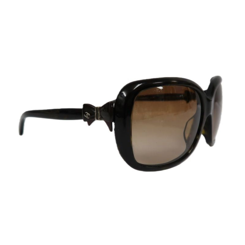 CHANEL Sunglasses, Brown. CHANEL Brown Resin Sunglasses.