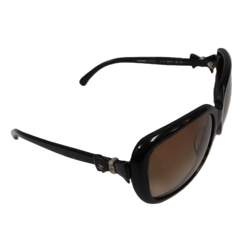CHANEL Sunglasses, Brown. CHANEL Brown Resin Sunglasses.