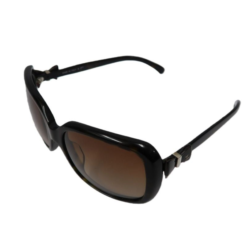 CHANEL Sunglasses, Brown. CHANEL Brown Resin Sunglasses.