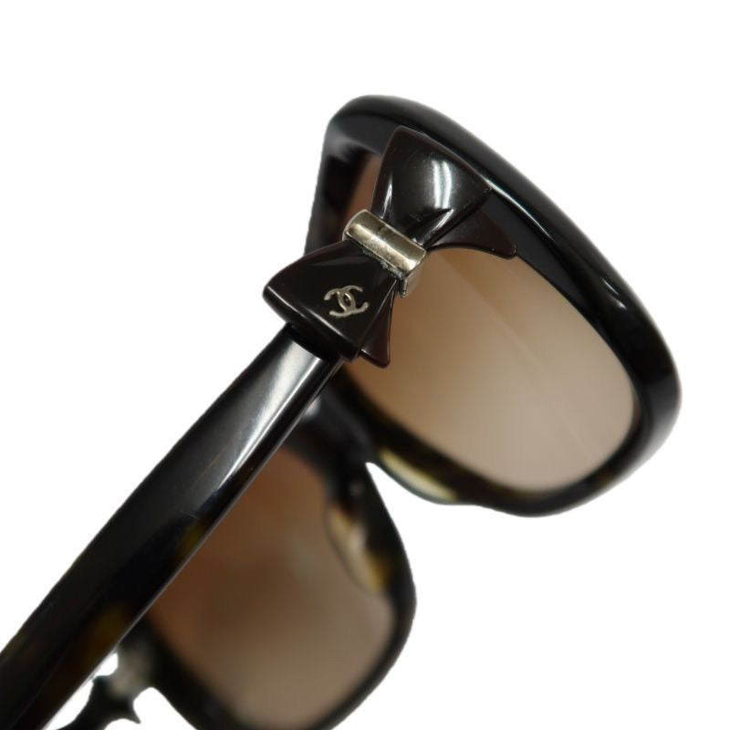CHANEL Sunglasses, Brown. CHANEL Brown Resin Sunglasses.