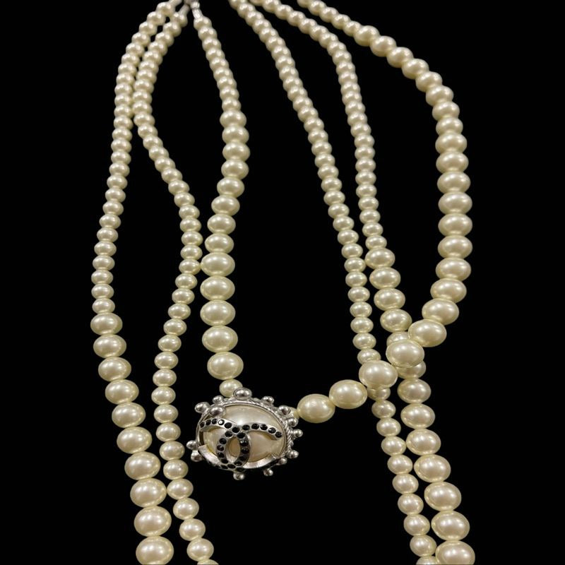 CHANEL Necklace, Faux Pearl, with Box. CHANEL White Faux Pearl Necklace.