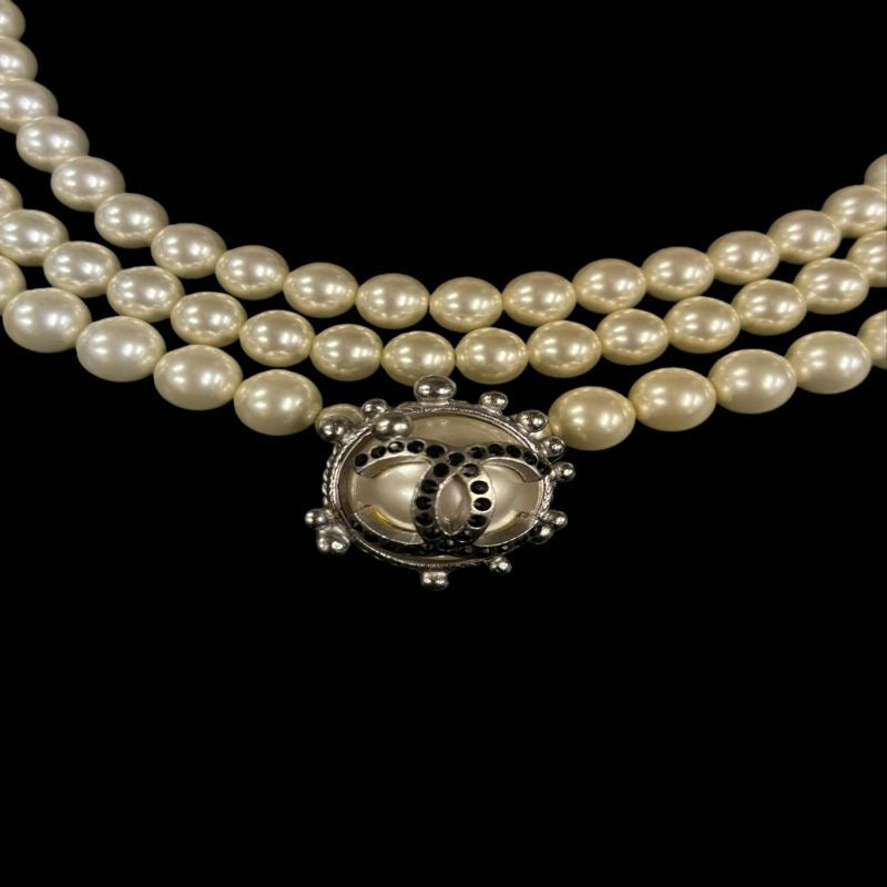 CHANEL Necklace, Faux Pearl, with Box. CHANEL White Faux Pearl Necklace.