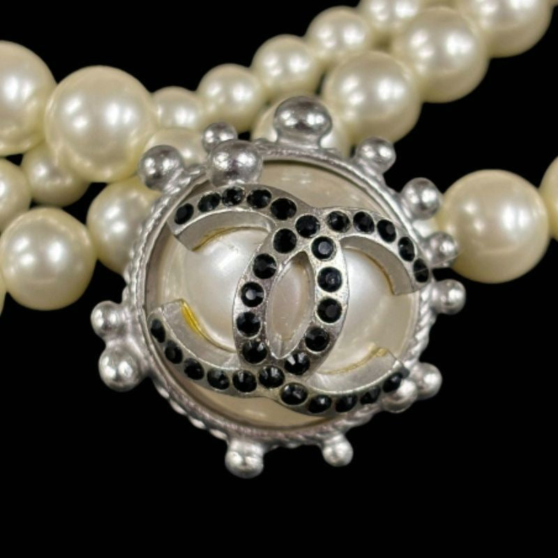 CHANEL Necklace, Faux Pearl, with Box. CHANEL White Faux Pearl Necklace.