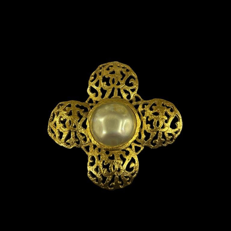 CHANEL Chanel Coco Mark Faux Pearl Brooch Gold Hardware Faux Pearl With Comments CHANEL Gold Alloy Hollow Petal Pearl Brooch