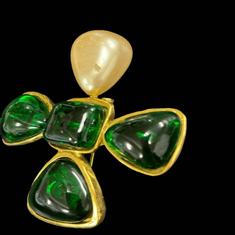 CHANEL Chanel Color Stone Brooch Green Stone Faux Pearl With Comments Gold Hardware CHANEL Gold Alloy Petal Pearl Brooch