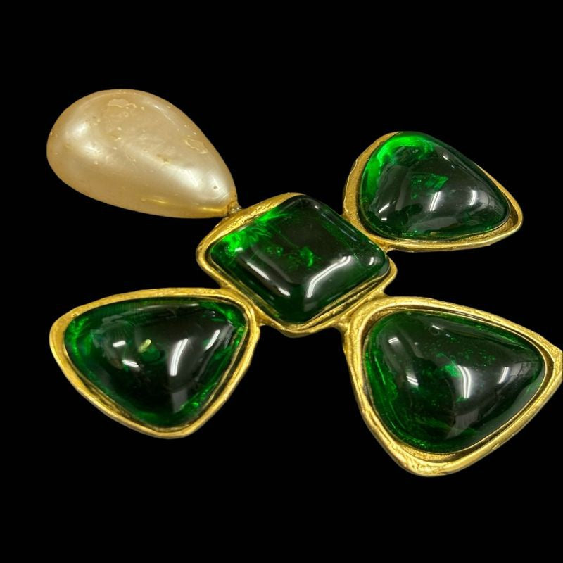 CHANEL Chanel Color Stone Brooch Green Stone Faux Pearl With Comments Gold Hardware CHANEL Gold Alloy Petal Pearl Brooch