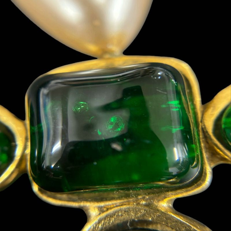 CHANEL Chanel Color Stone Brooch Green Stone Faux Pearl With Comments Gold Hardware CHANEL Gold Alloy Petal Pearl Brooch