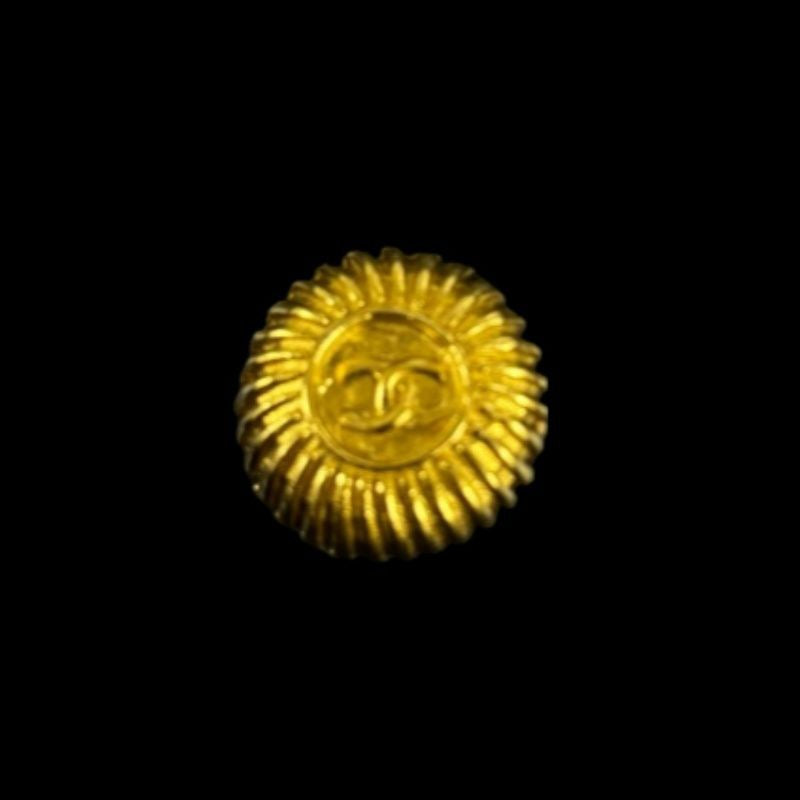 CHANEL Chanel Single Earring Gold Hardware CHANEL Gold Alloy Clip-On Earring