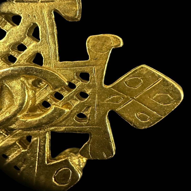 CHANEL brooch, gold, gold-tone, alloy
