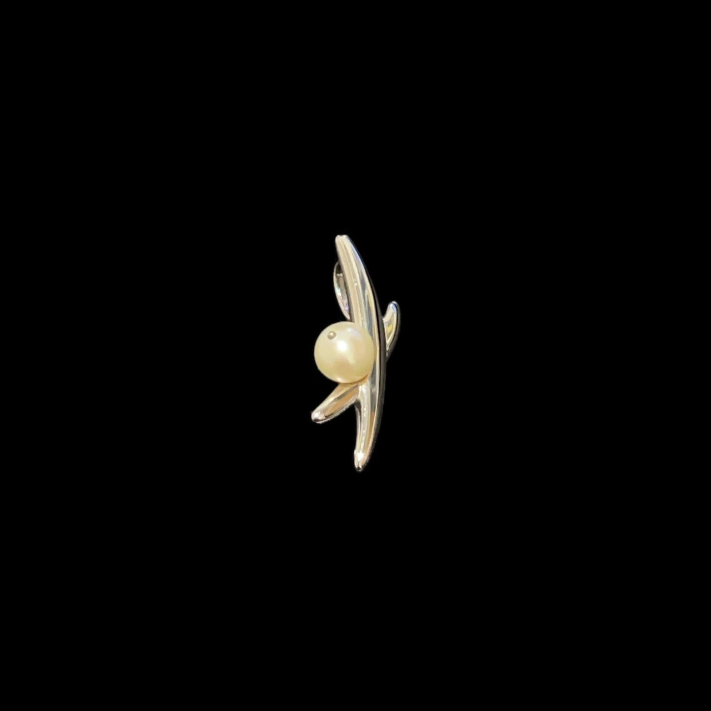 TASAKI pendant top, silver hardware, pearl
