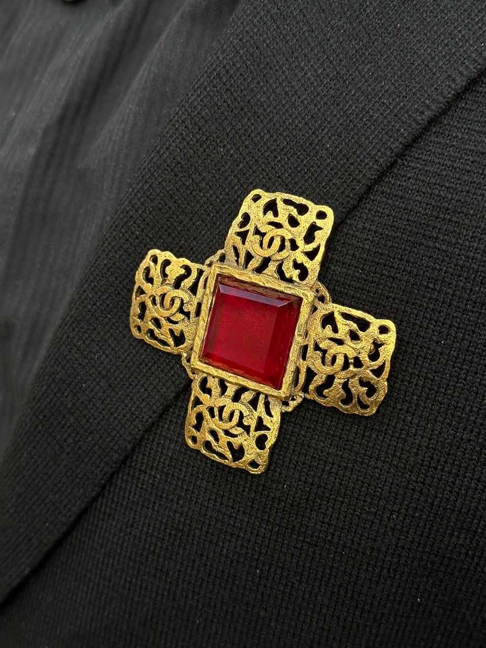 CHANEL Coco Mark Brooch with Red Stone, Gold-Plated Alloy, Brooch
