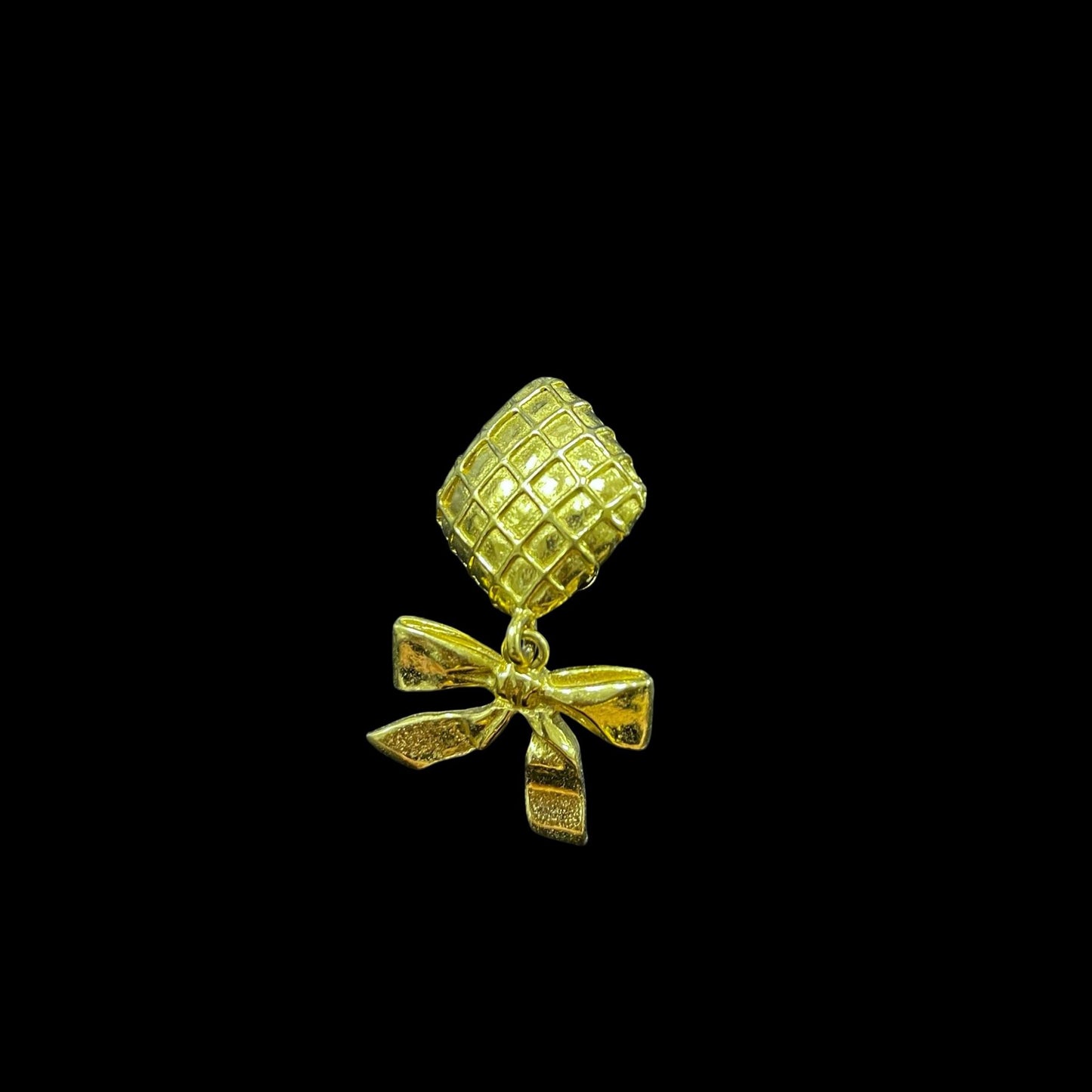 CHANEL Single Earring, Gold Hardware, Clip-On, Alloy
