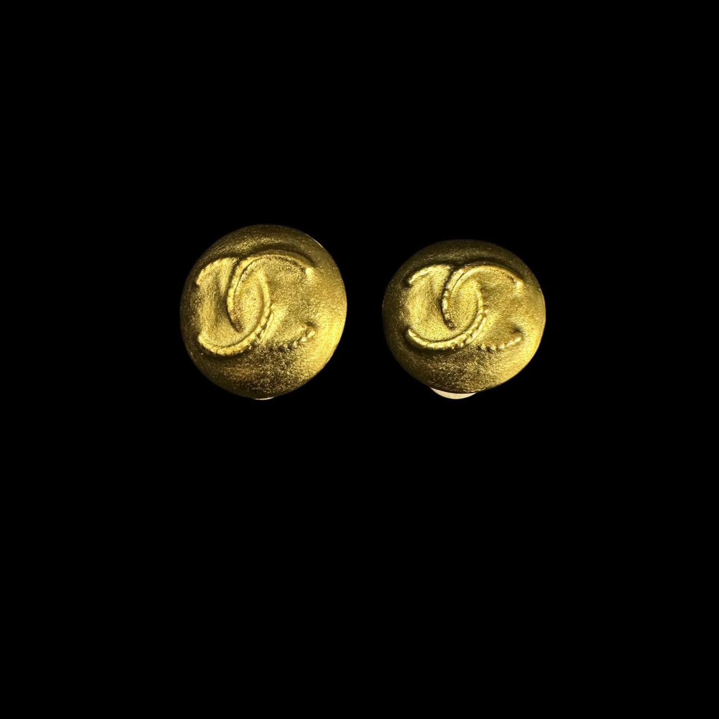 CHANEL Coco Mark Earrings, Gold Hardware, Gold Tone, Alloy, Clip-On
