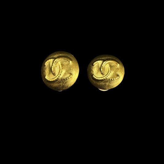 CHANEL Coco Mark Earrings, Gold Hardware, Gold Tone, Alloy, Clip-On