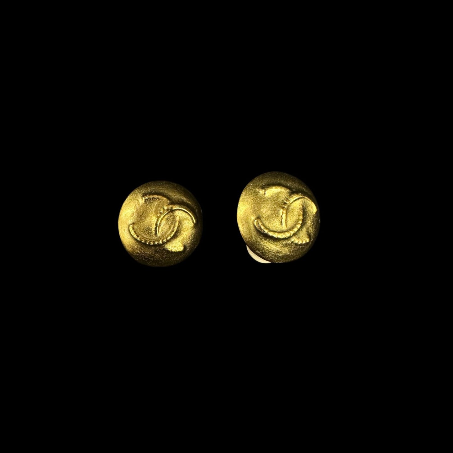 CHANEL Coco Mark Earrings, Gold Hardware, Gold Tone, Alloy, Clip-On