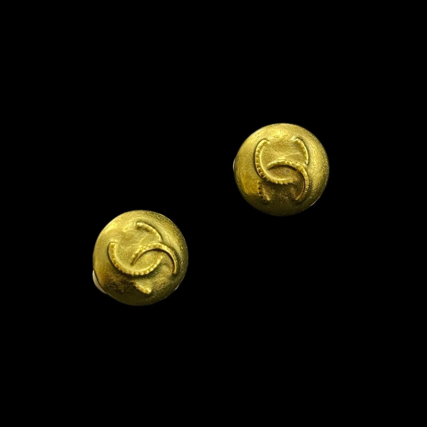 CHANEL Coco Mark Earrings, Gold Hardware, Gold Tone, Alloy, Clip-On