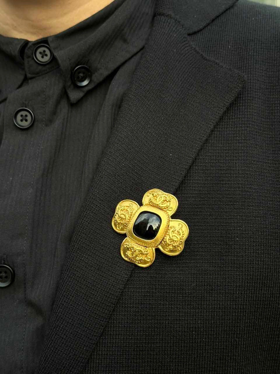 CHANEL Gripoix Brooch with Black Stone, Brooch