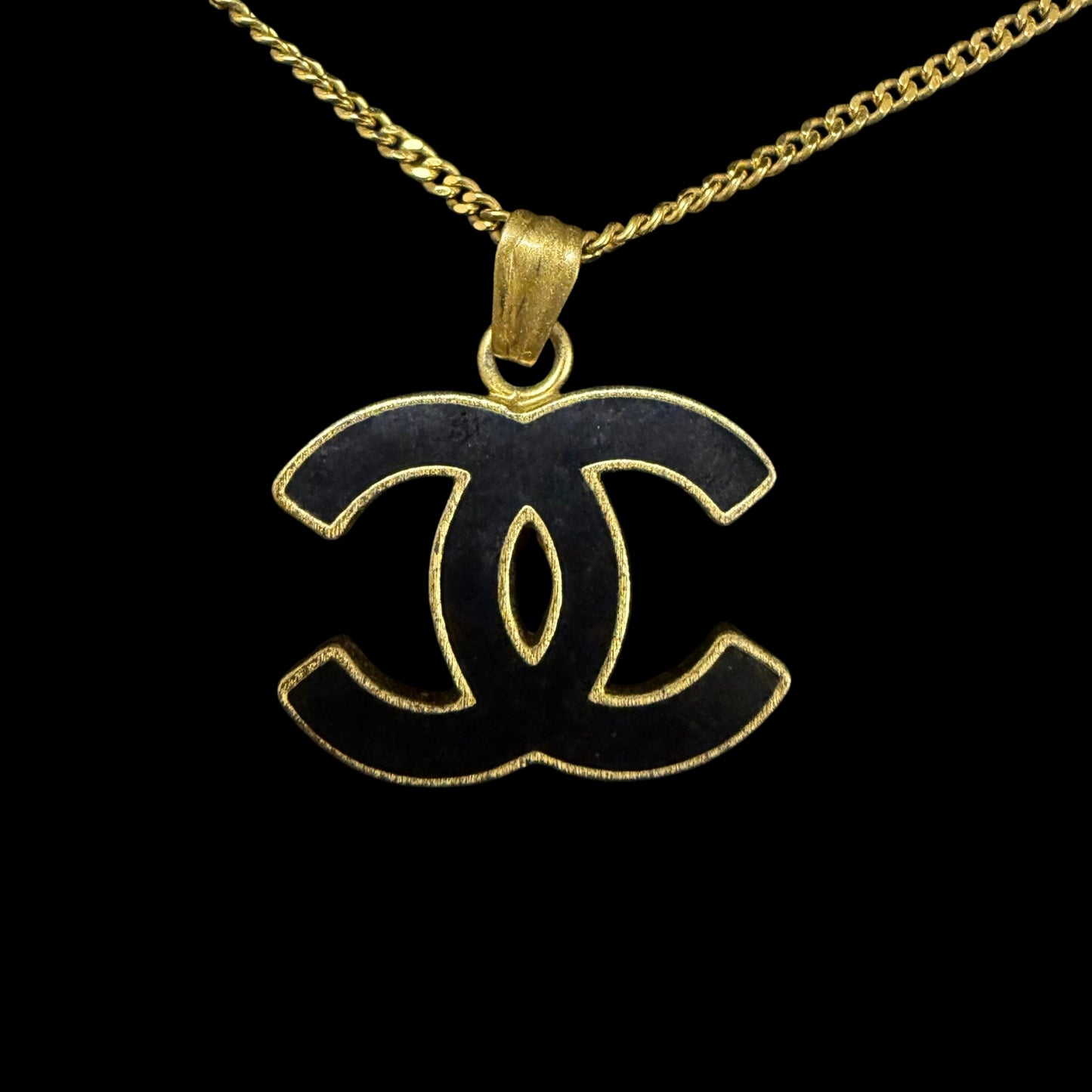 CHANEL CC Logo Black Enamel Pendant Necklace Gold Tone Metal Thin Snake Chain Vintage Classic Elegant Design