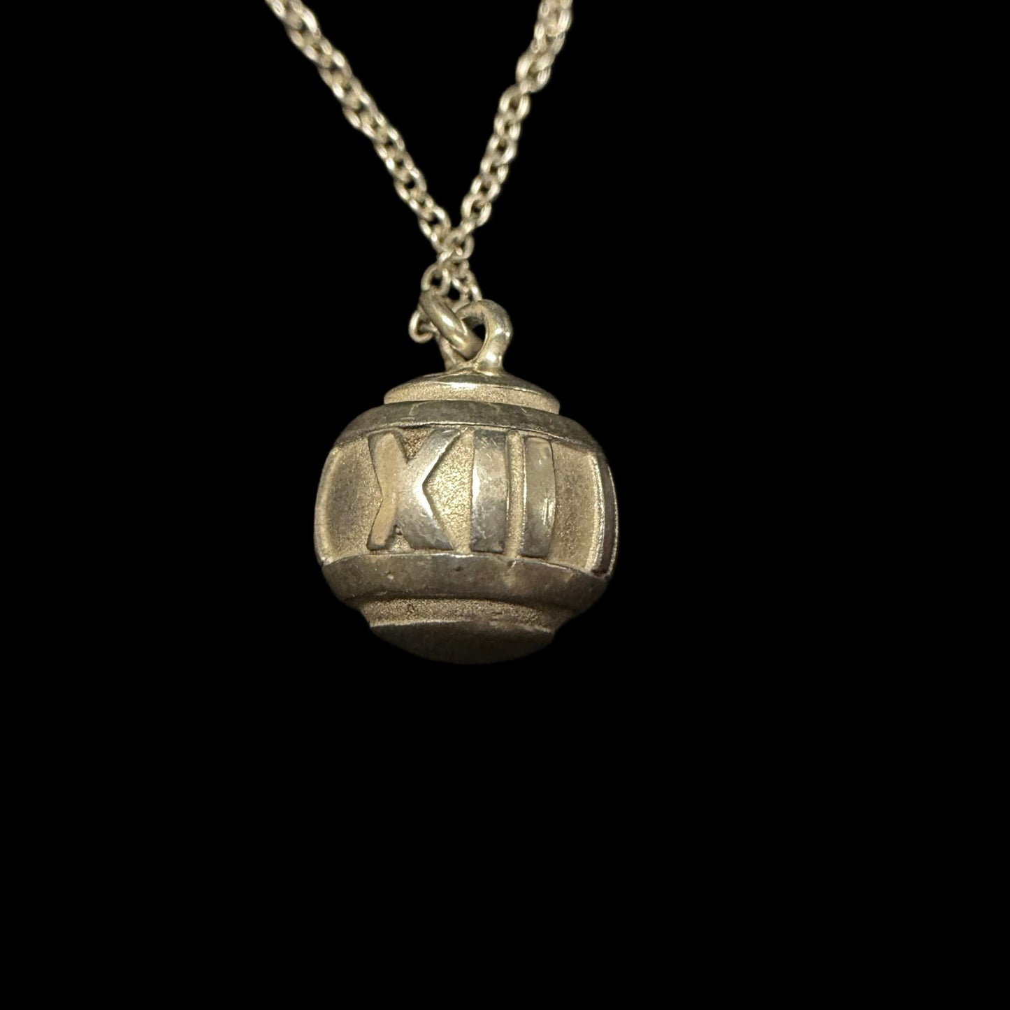 TIFFANY & Co. 925 Sterling Silver Ball Pendant Necklace Fine Chain Minimalist Classic Elegant Design Genuine 925 Silver Accessory